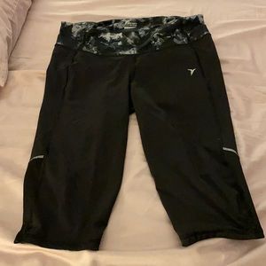 Old Navy Go Dry Crop Legging